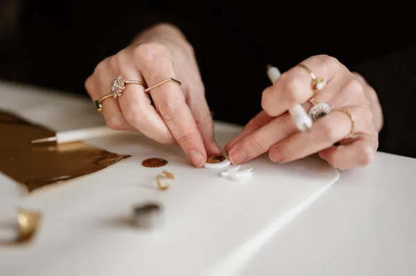 Créez vos boucles d'oreilles avec Johanna - Image n°3 - Wecandoo