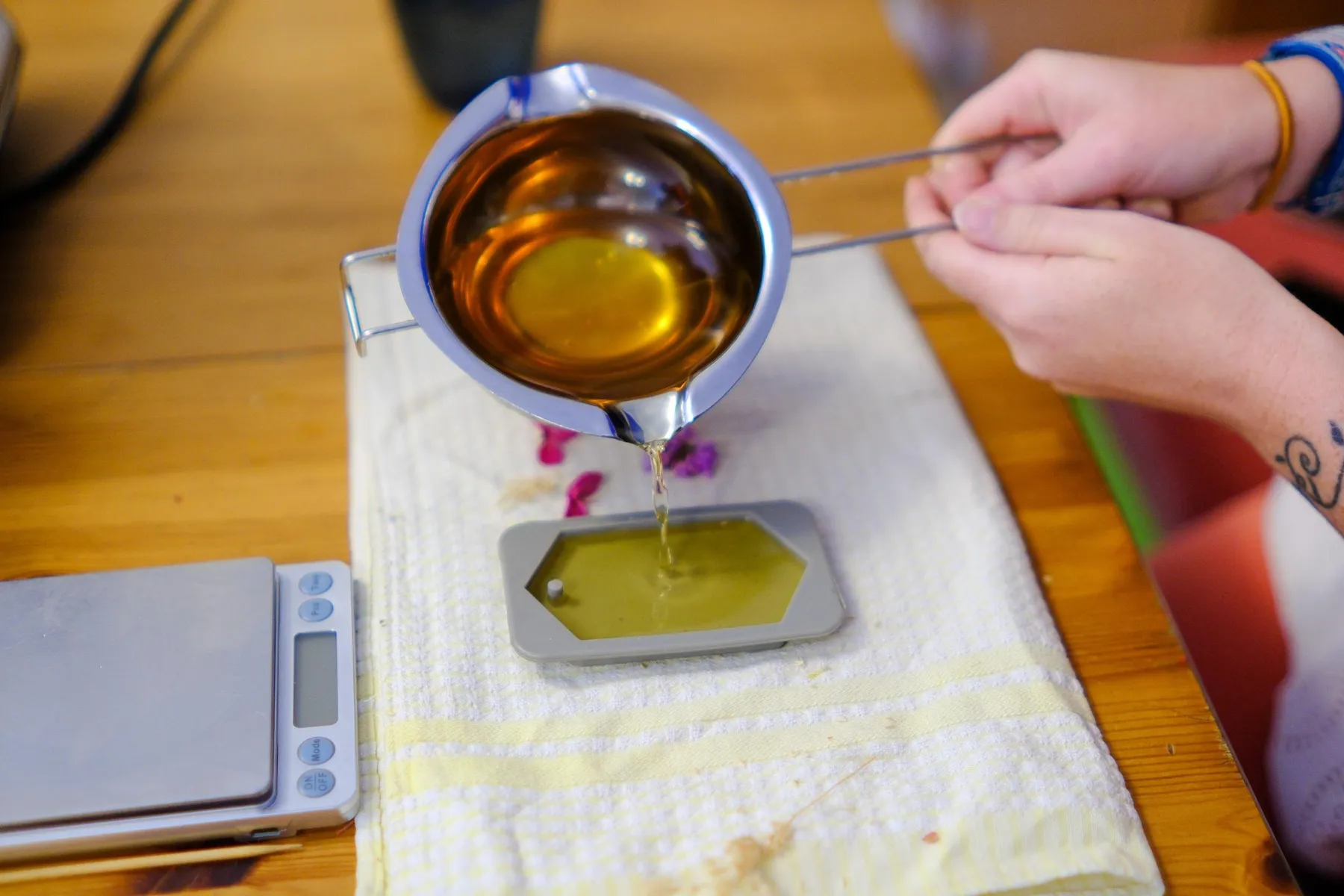 Créez vos galets fleuris et vos fondants parfumés avec Alicia - Image n°2 - Wecandoo