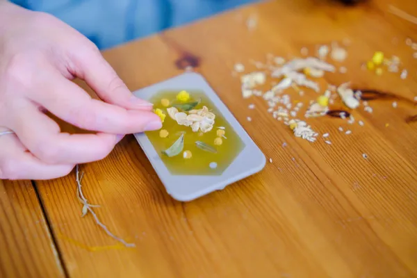 Créez vos galets fleuris et vos fondants parfumés avec Alicia - Image n°5 - Wecandoo