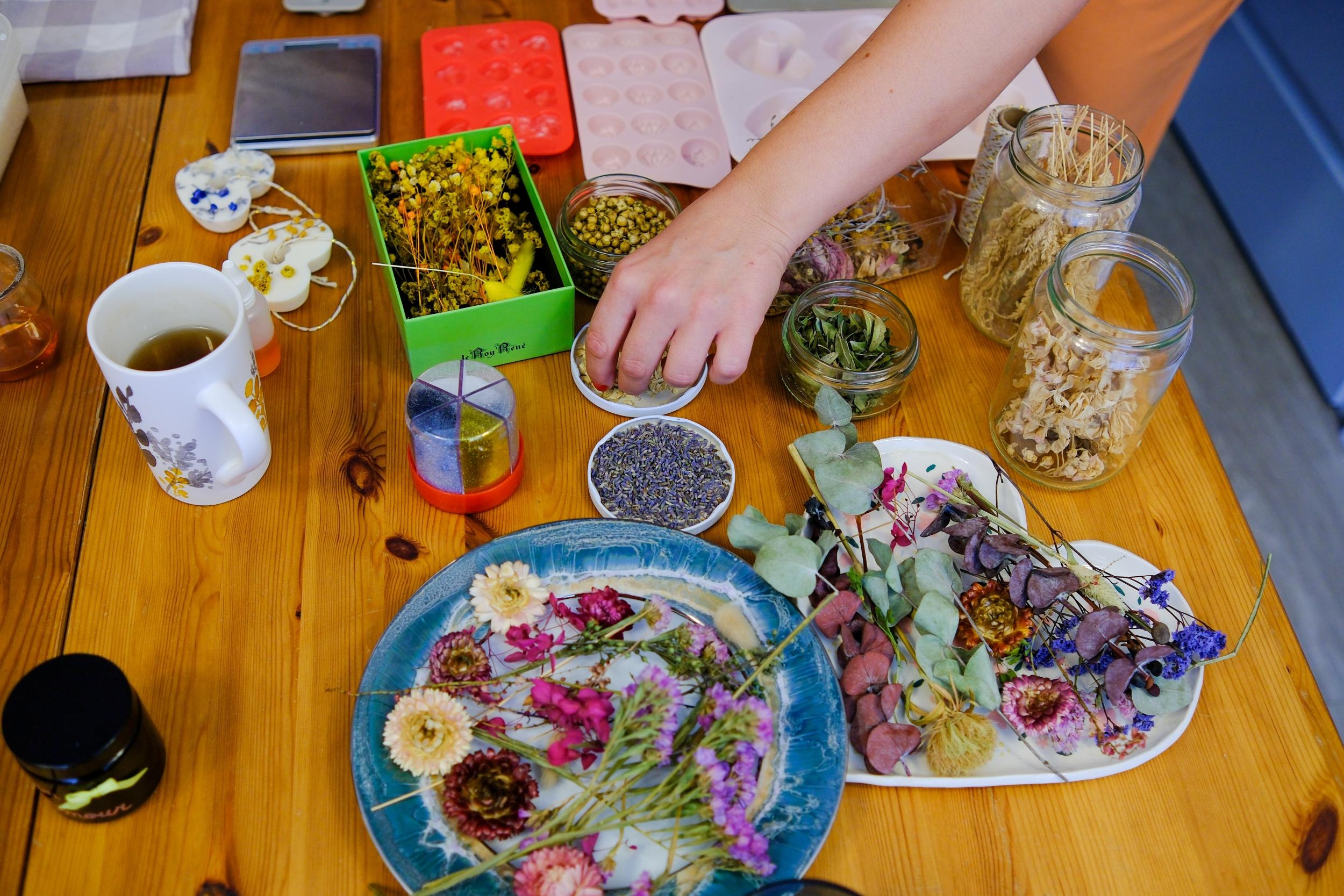 Créez votre bougie  parfumée et décorée avec Alicia - Image n°5 - Wecandoo