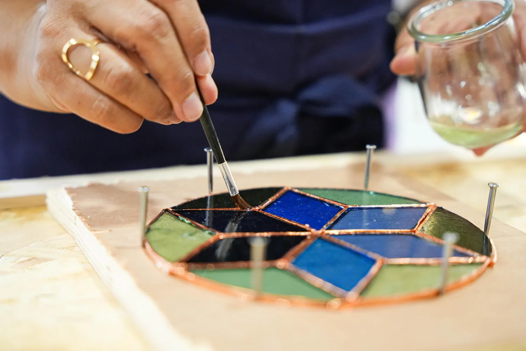 Réalisez votre grand vitrail sur deux jours avec Benjamin - Image n°4 - Wecandoo