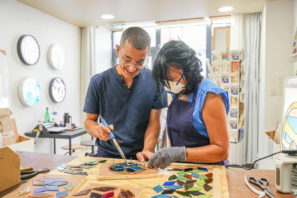 Réalisez votre grand vitrail sur deux jours avec Benjamin - Image n°3 - Wecandoo