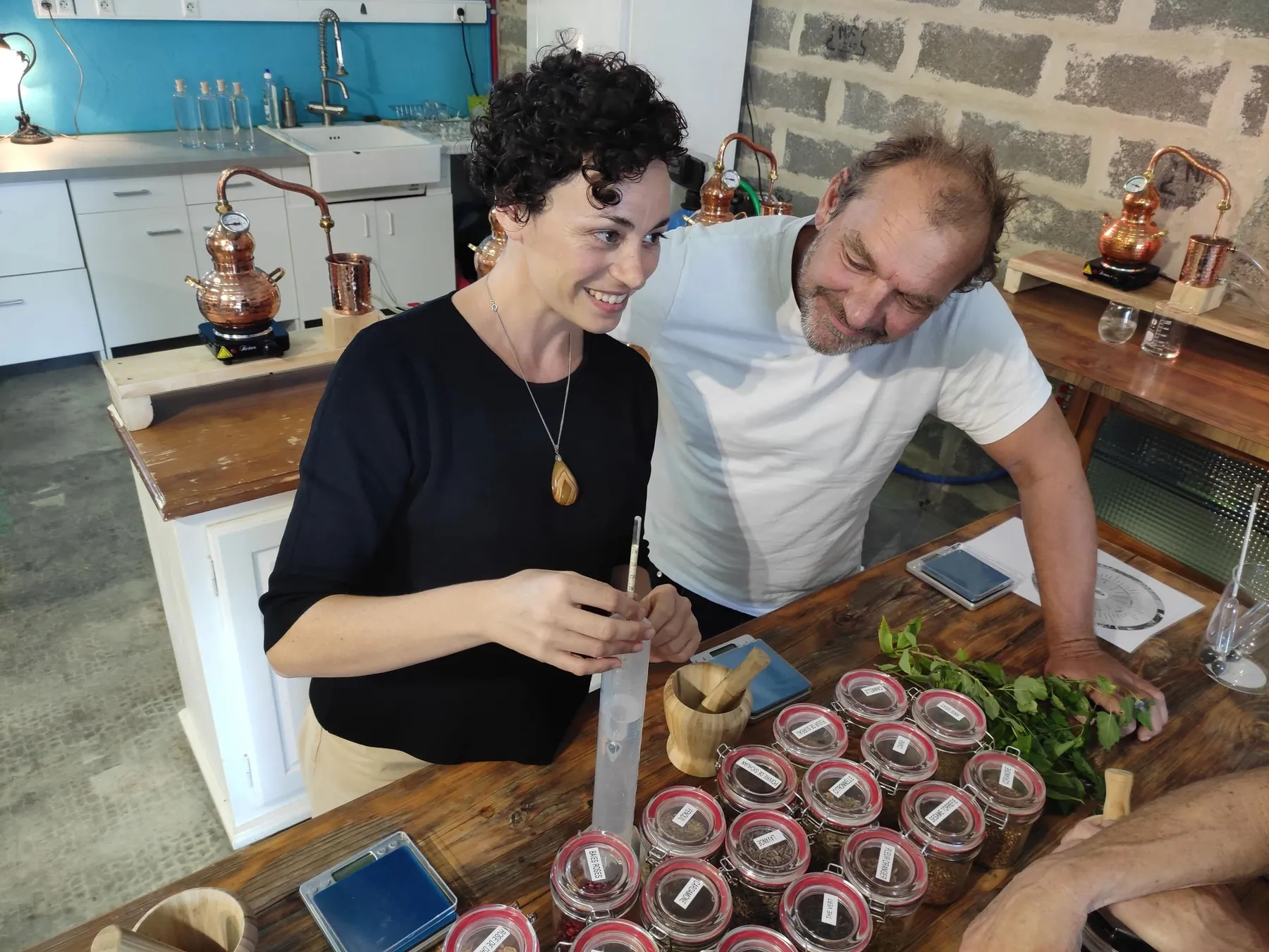 Distillez votre gin ou vodka personnalisé avec Justine et Jean-Christophe - Image n°3 - Wecandoo