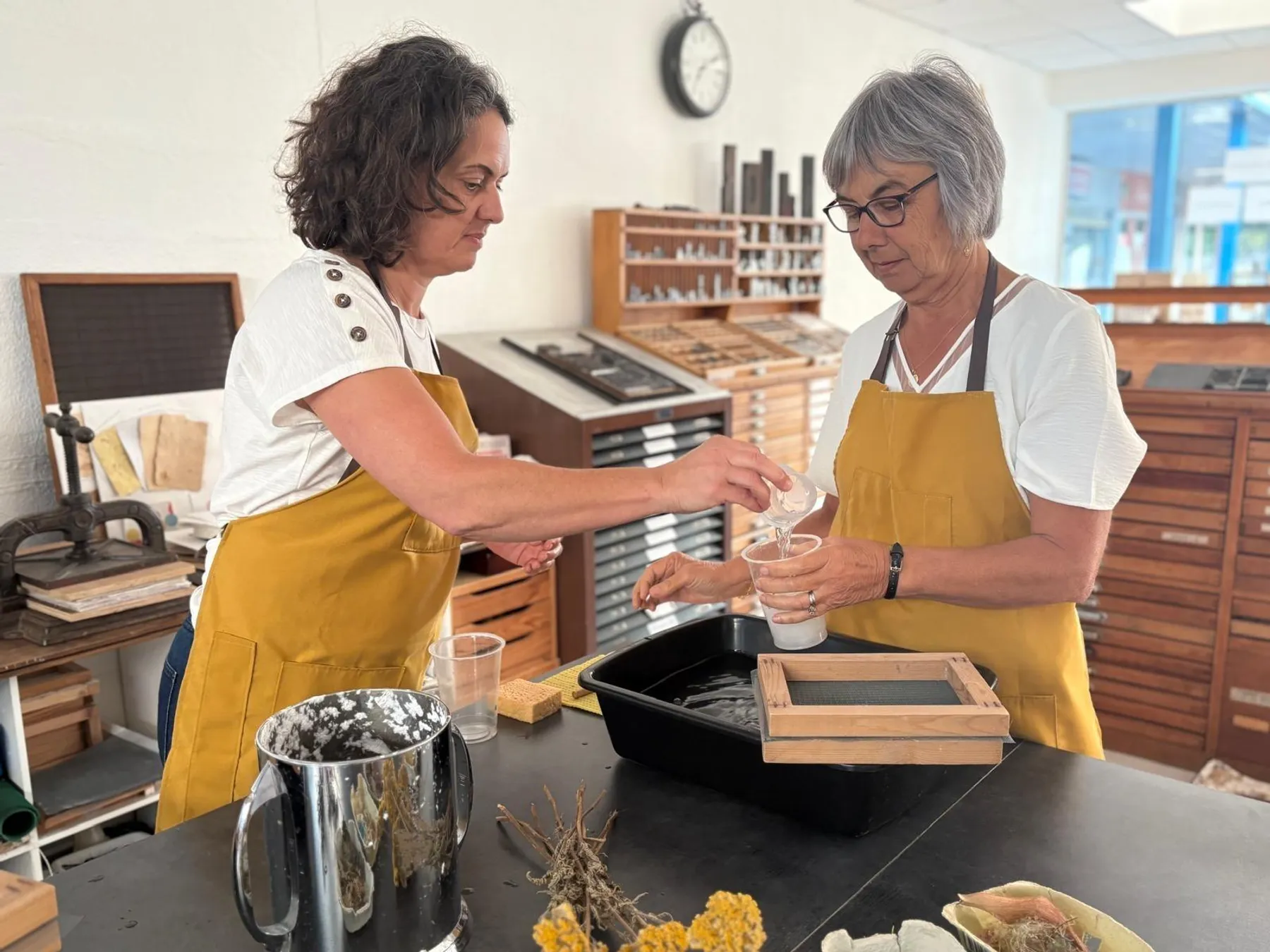 Réalisez votre papier recyclé avec Marielle - Image n°4 - Wecandoo