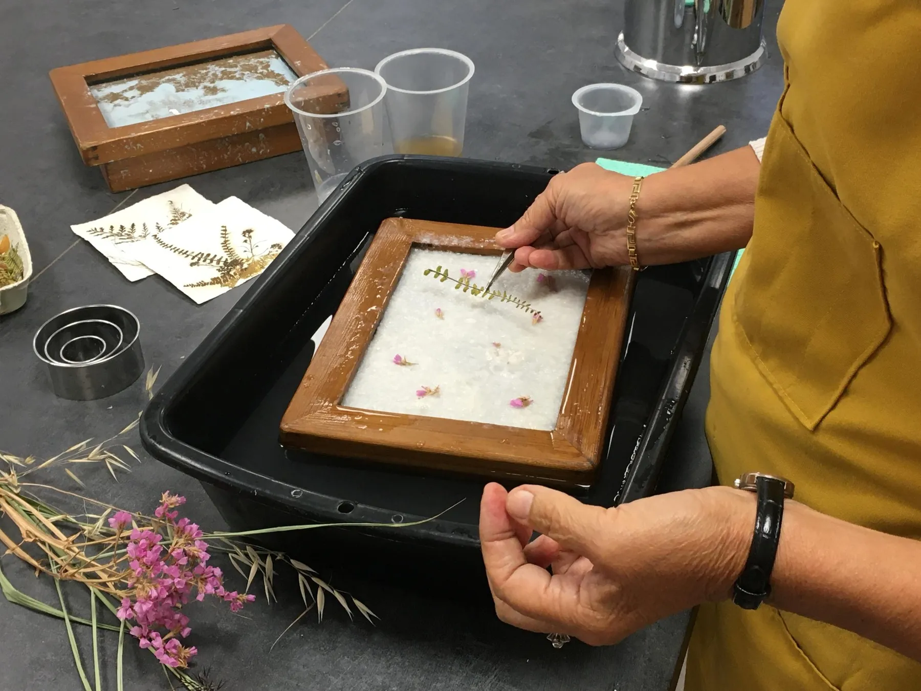 Réalisez votre papier recyclé avec Marielle - Image n°1 - Wecandoo