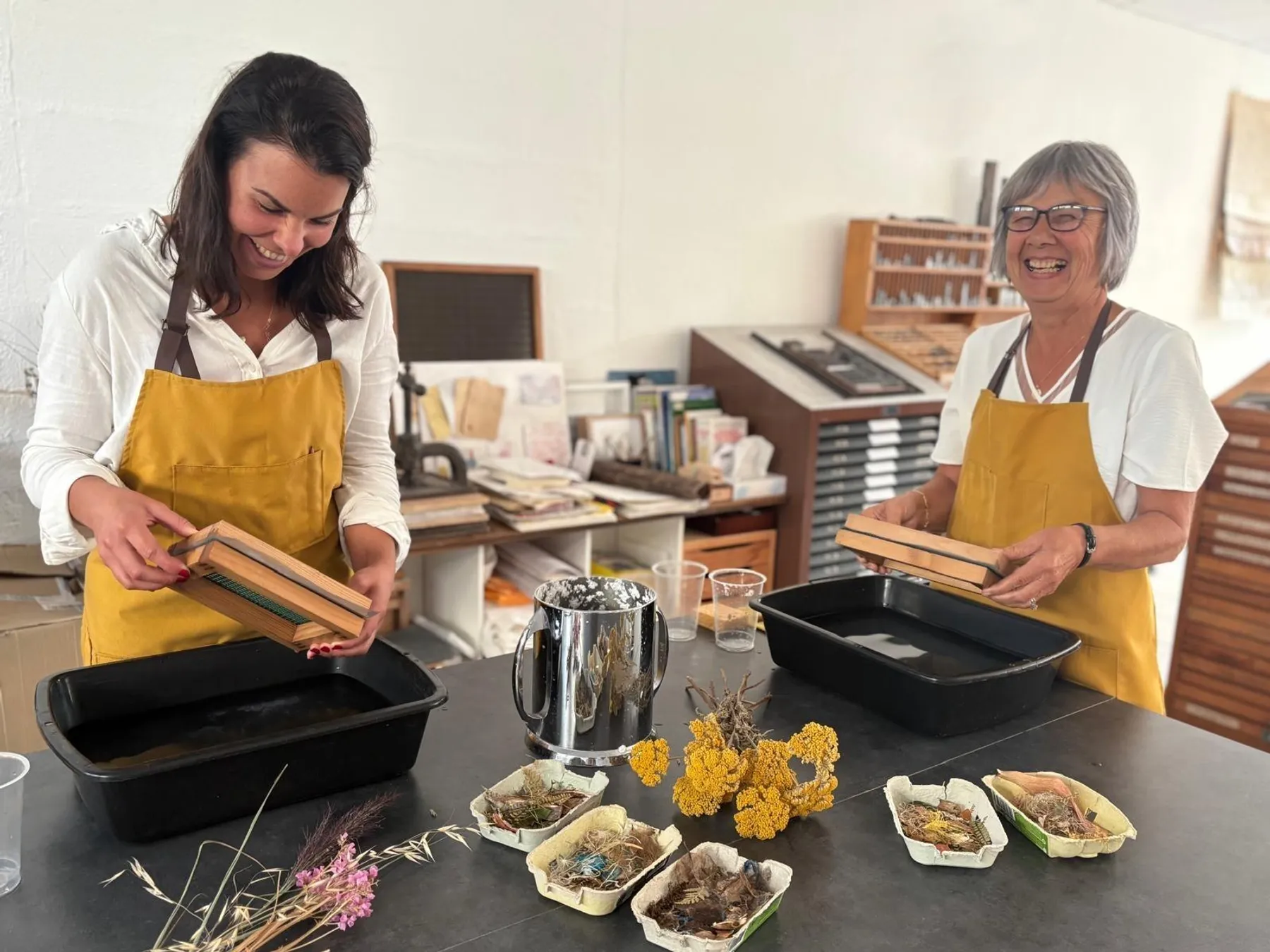 Réalisez votre papier recyclé avec Marielle - Image n°3 - Wecandoo