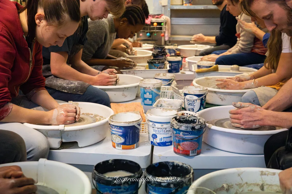 Venez découvrir le tour de potier en équipe