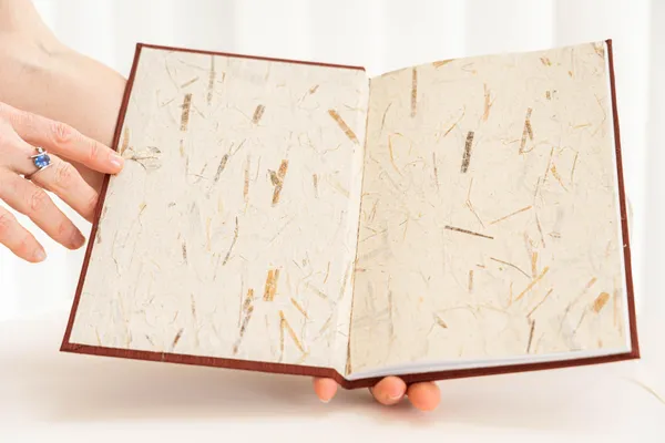 Réalisez votre carnet d'écriture ou de croquis avec Anne - Image n°4 - Wecandoo