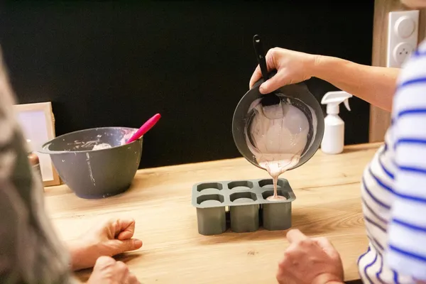 Fabriquez votre bougie parfumée avec Véronique - Image n°2 - Wecandoo