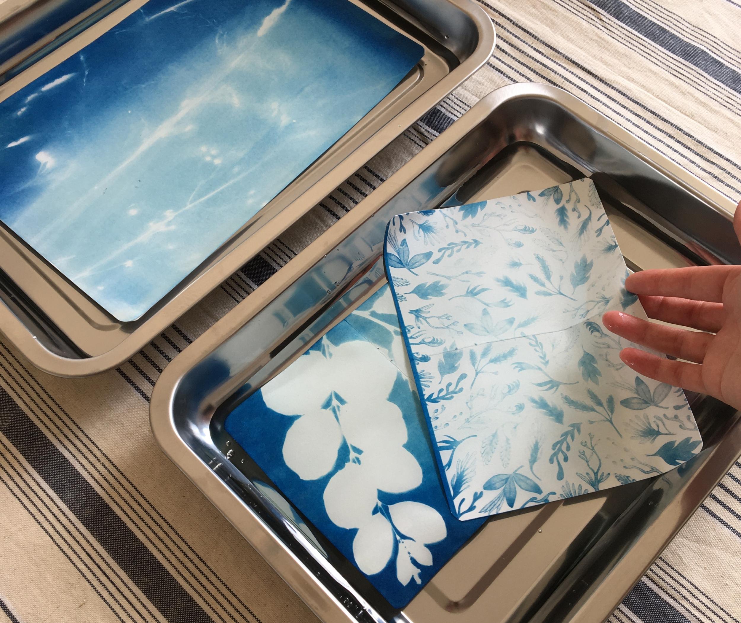 Décorez votre couverture du carnet en cyanotype avec Marie - Image n°7 - Wecandoo