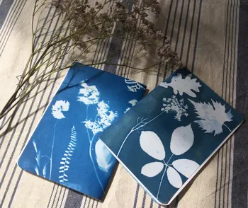 Décorez votre couverture du carnet en cyanotype