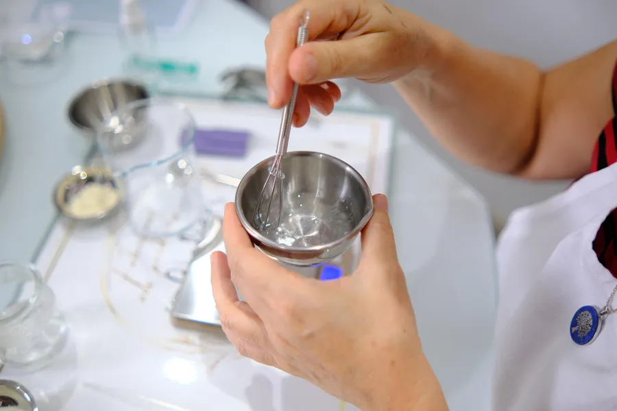 Fabriquez votre crème visage et votre masque à l'argile avec Oriane - Image n°1 - Wecandoo