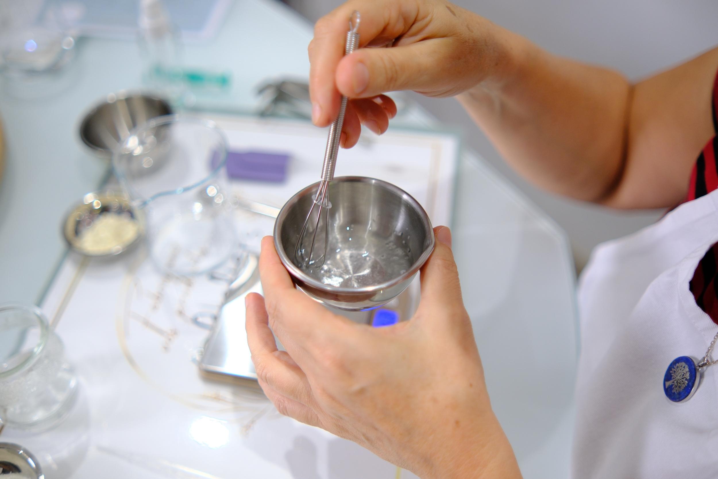 Fabriquez votre gel douche pailleté et votre gommage avec Oriane - Image n°6 - Wecandoo
