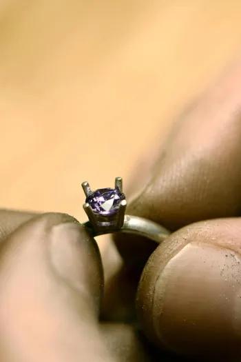Fabriquez votre bague en argent sertie