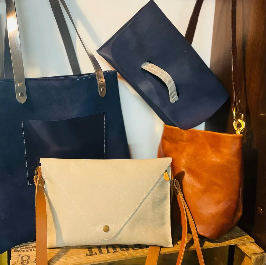 Découvrez la couture sellier et créez votre sac avec Géraldine - Image n°1 - Wecandoo