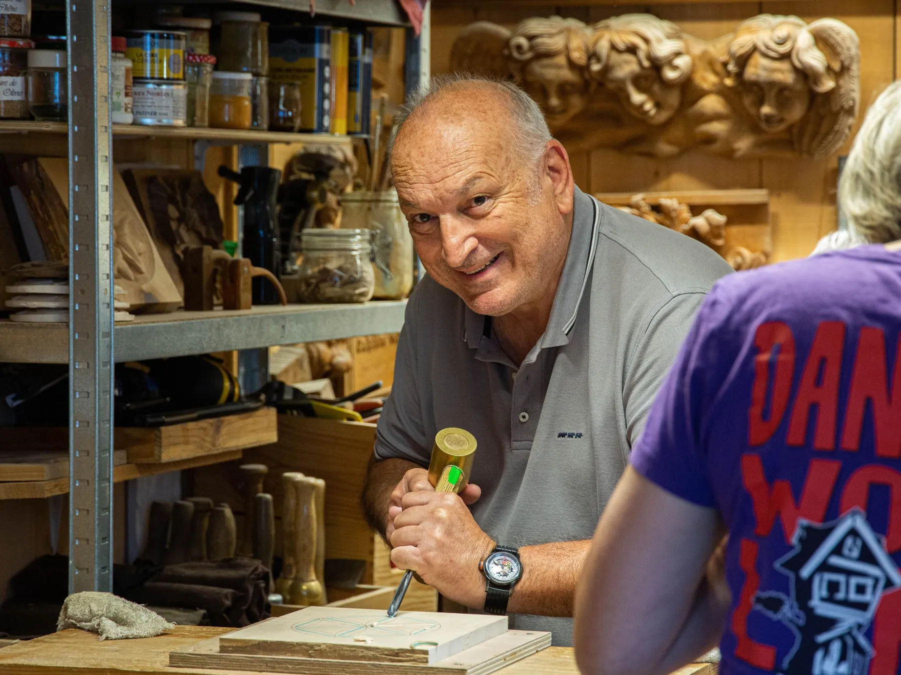 Sculptez votre rosace savoyarde en bois de tilleul avec Delphine - Image n°3 - Wecandoo