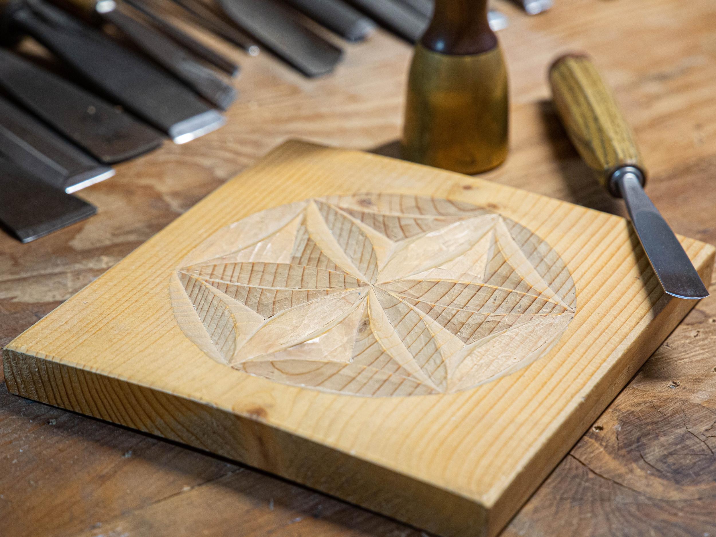 Sculptez votre rosace savoyarde en bois de tilleul