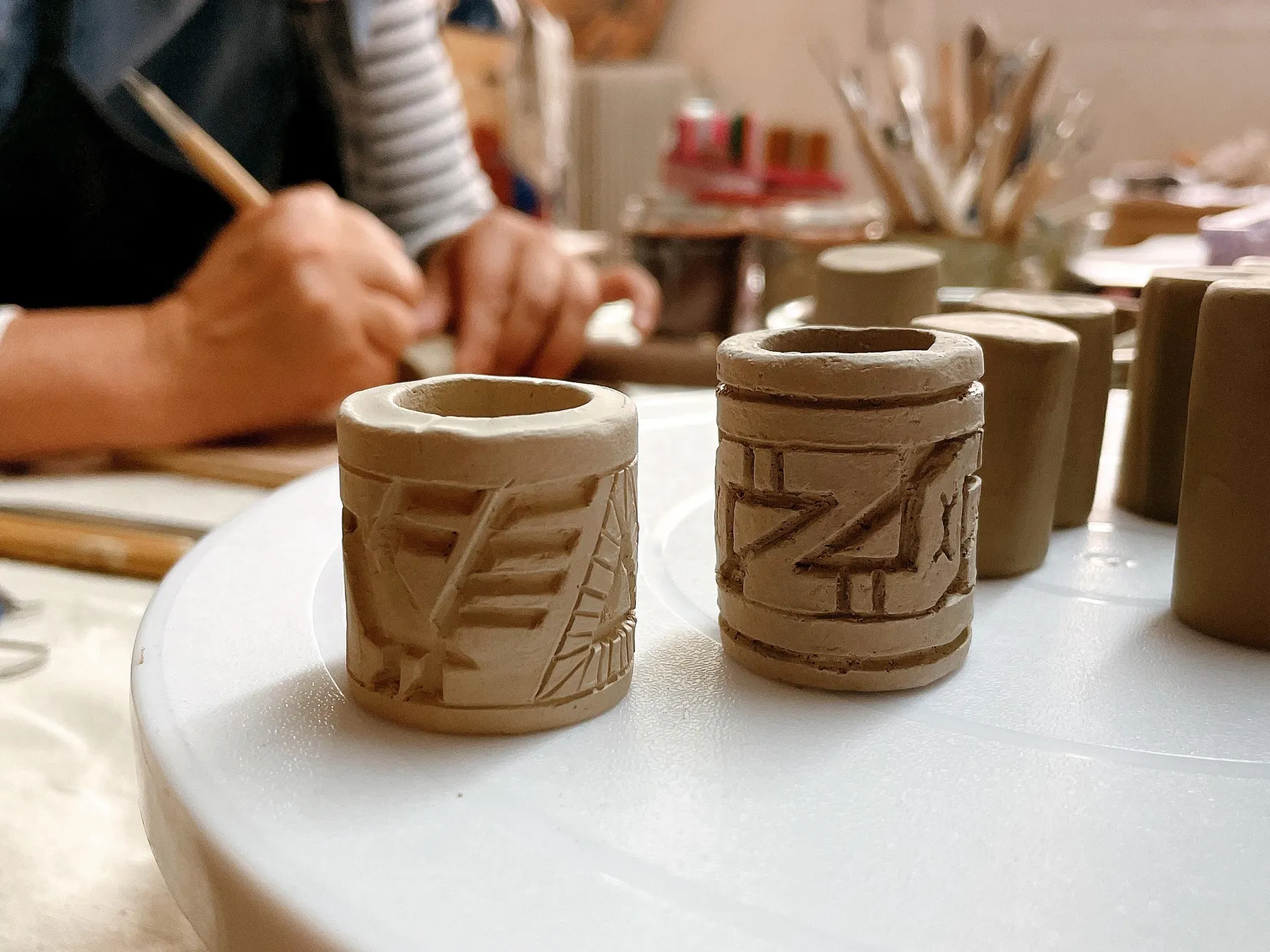 Participez à un atelier gravure - céramique avec Barim - Image n°5 - Wecandoo