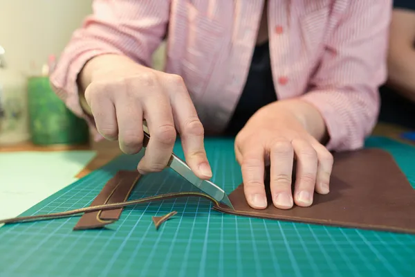 Réalisez et personnalisez votre carnet rechargeable en cuir avec Caroline - Afbeelding nr. 4 - Wecandoo