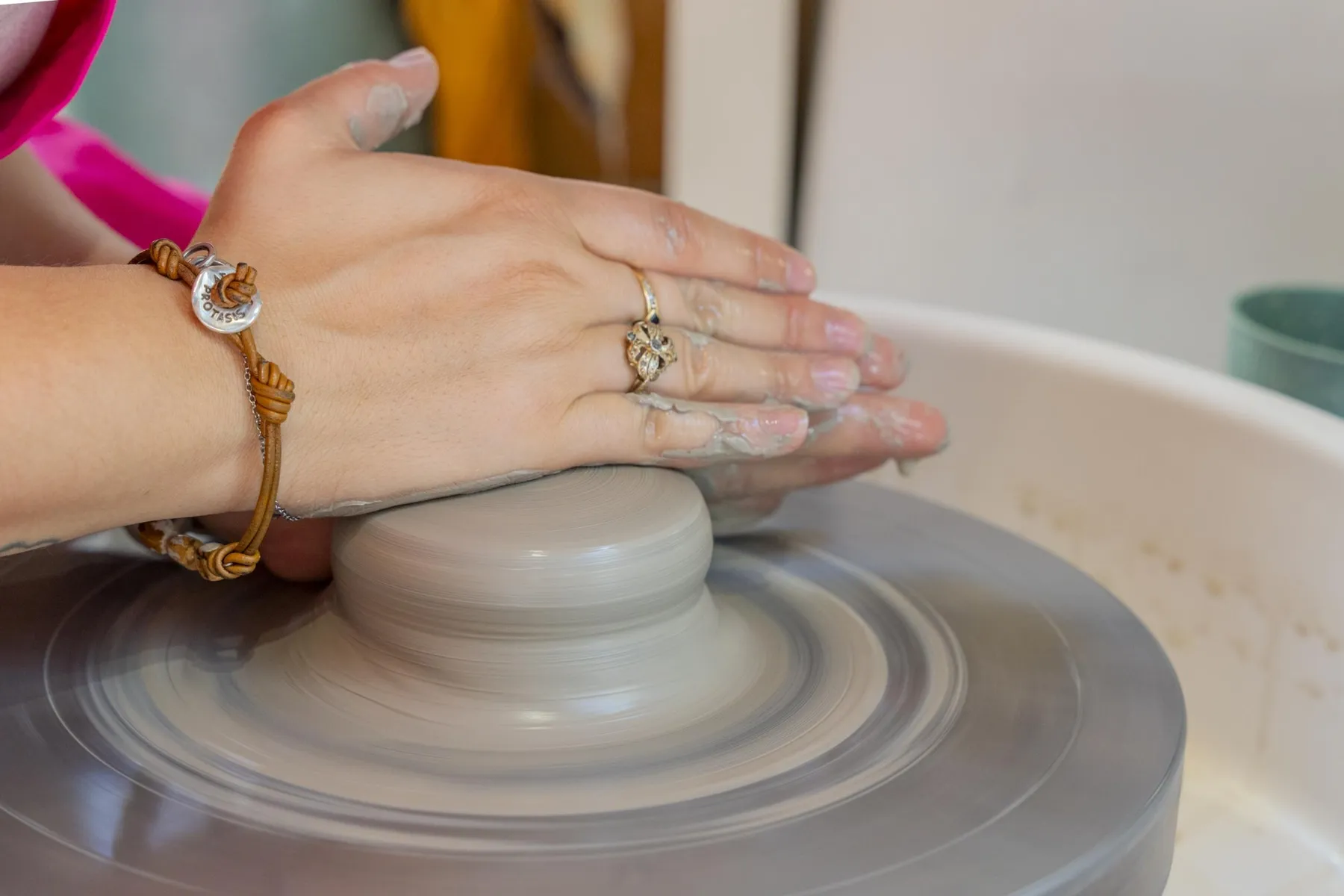 MoniqueVanmollekot_Ceramiste_Mouries-10.jpg - Wecandoo