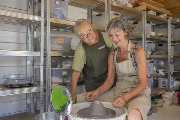 Réalisez votre pièce en céramique avec Monique - Image n°4 - Wecandoo