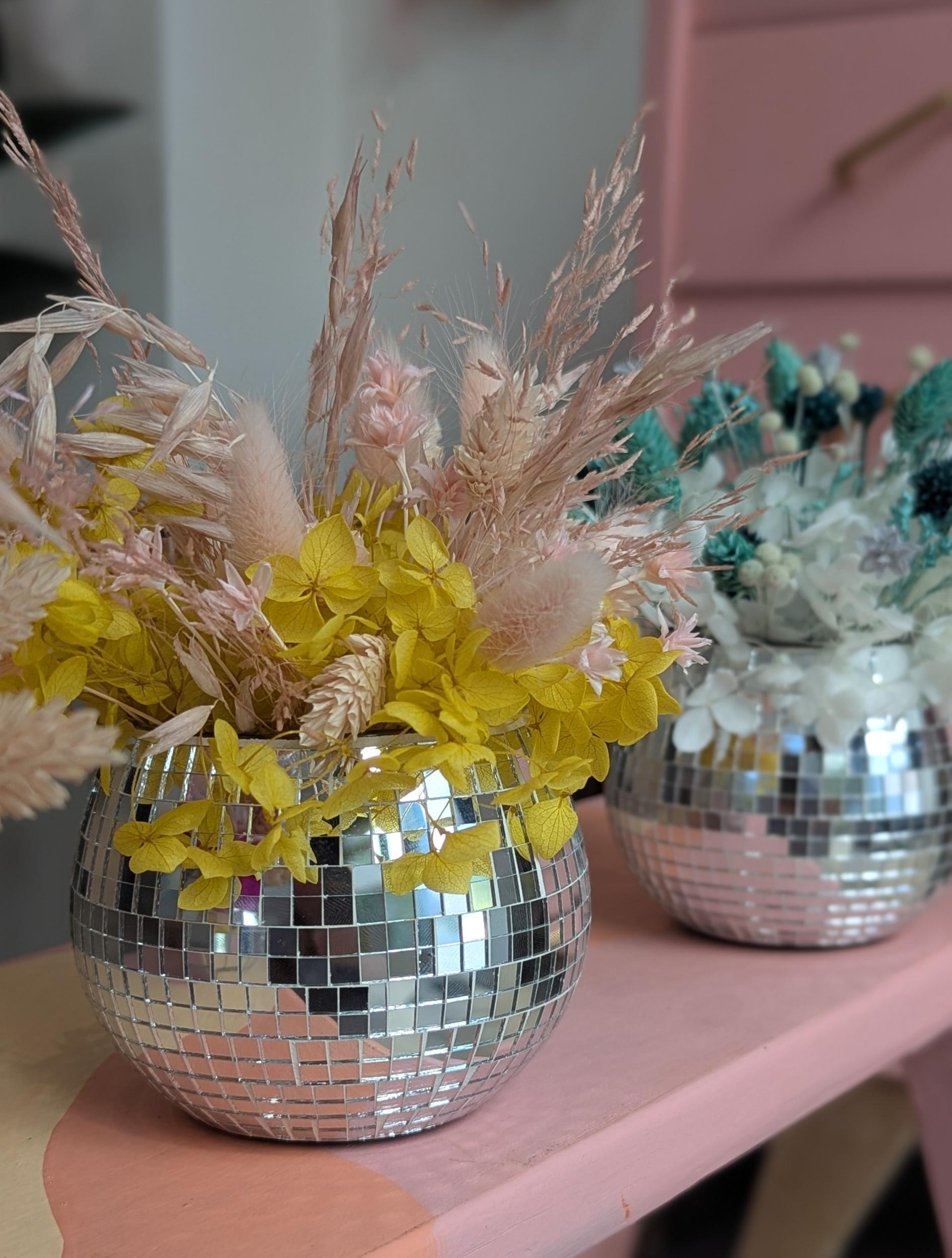 Composez votre boule disco en fleurs séchées avec Leana - Image n°1 - Wecandoo