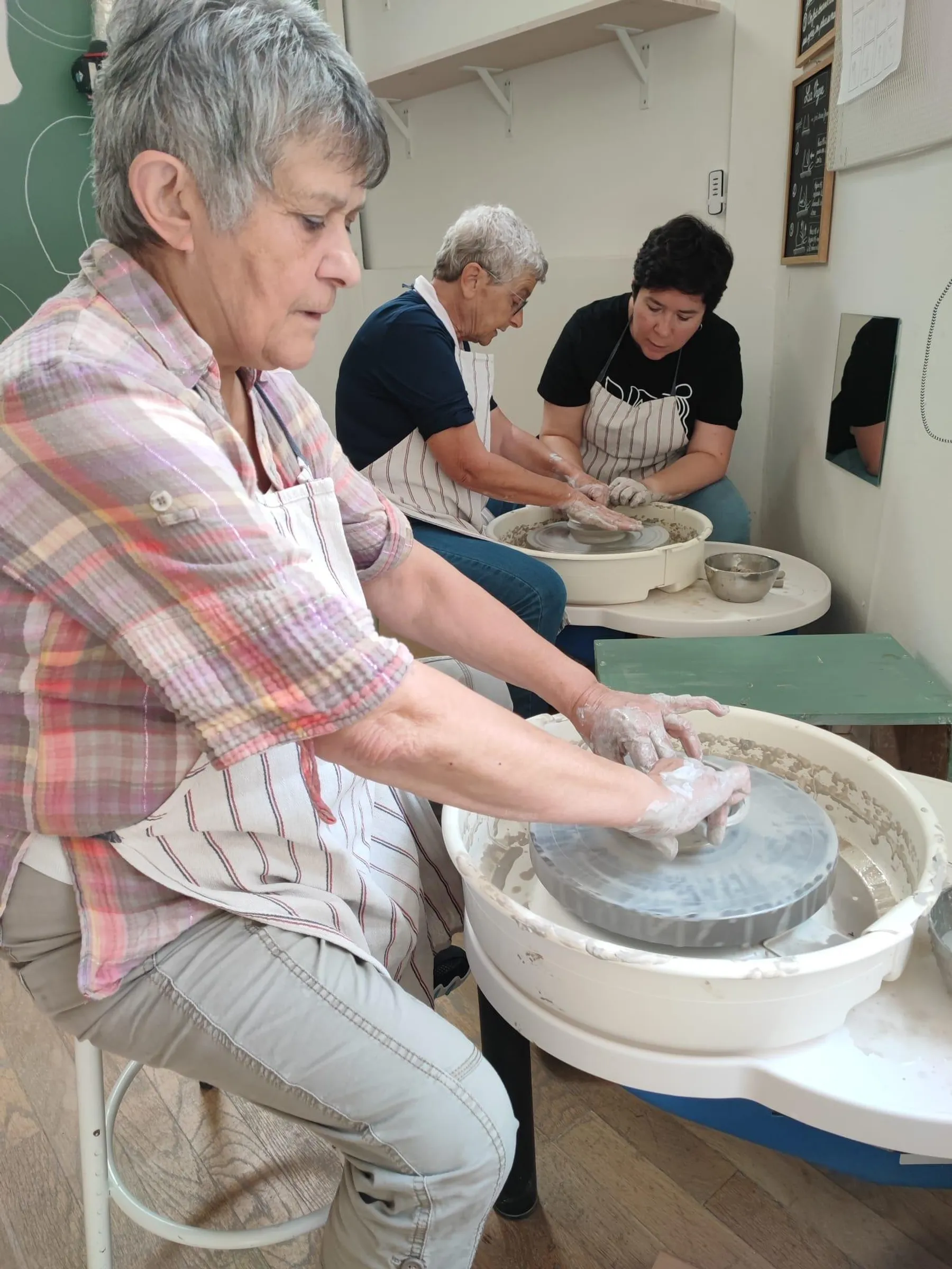 Découvrez le tournage et le décor aux engobes sur deux sessions - Image n°4 - Wecandoo