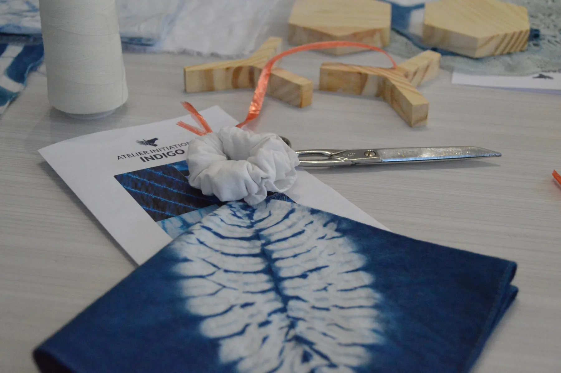 Découvrez la teinture shibori avec Roxane - Image n°3 - Wecandoo