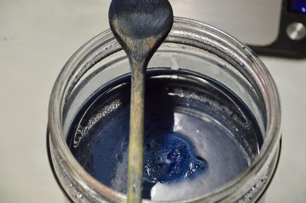 Découvrez la teinture shibori avec Roxane - Image n°4 - Wecandoo