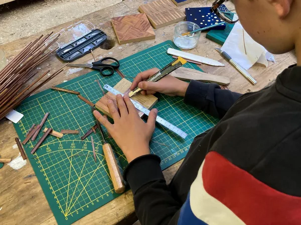 Découvrez la marqueterie de paille en duo avec votre enfant, accompagnés par Emmanuelle et Quentin - Image n°5 - Wecandoo