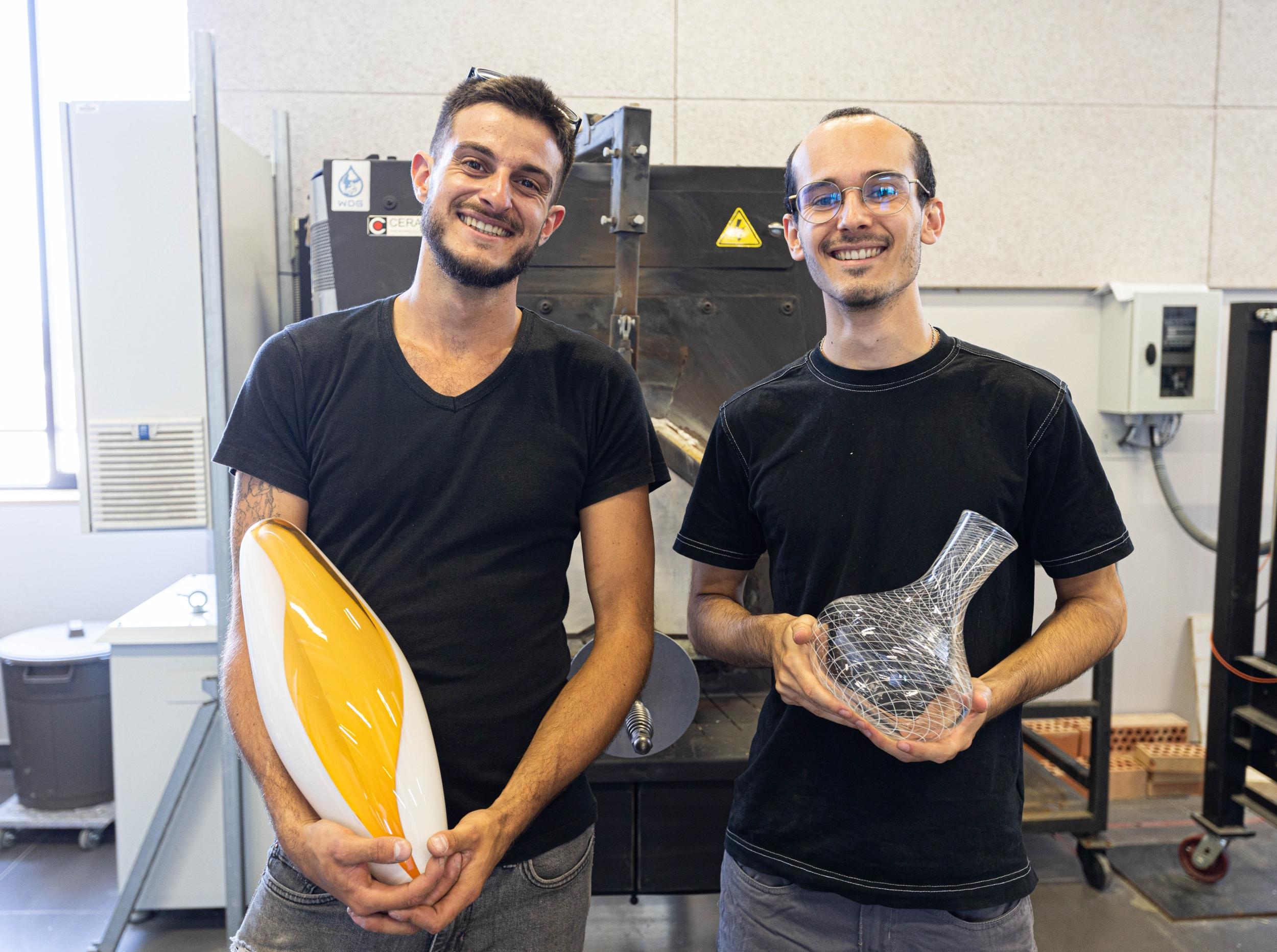 Passez une journée en immersion avec des souffleurs de verre, Gaëtan et Valentin - Image n°2 - Wecandoo