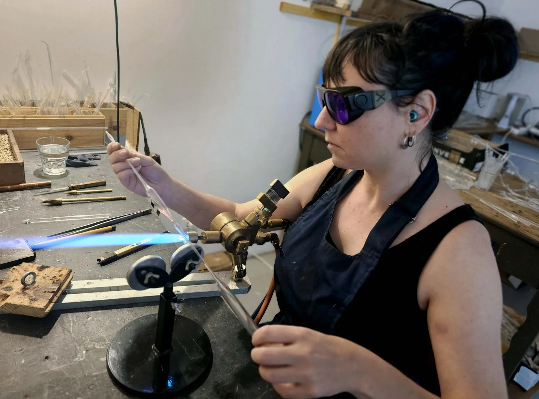 Soufflez votre verre à pied ou votre soliflore au chalumeau avec Pauline - Image n°3 - Wecandoo