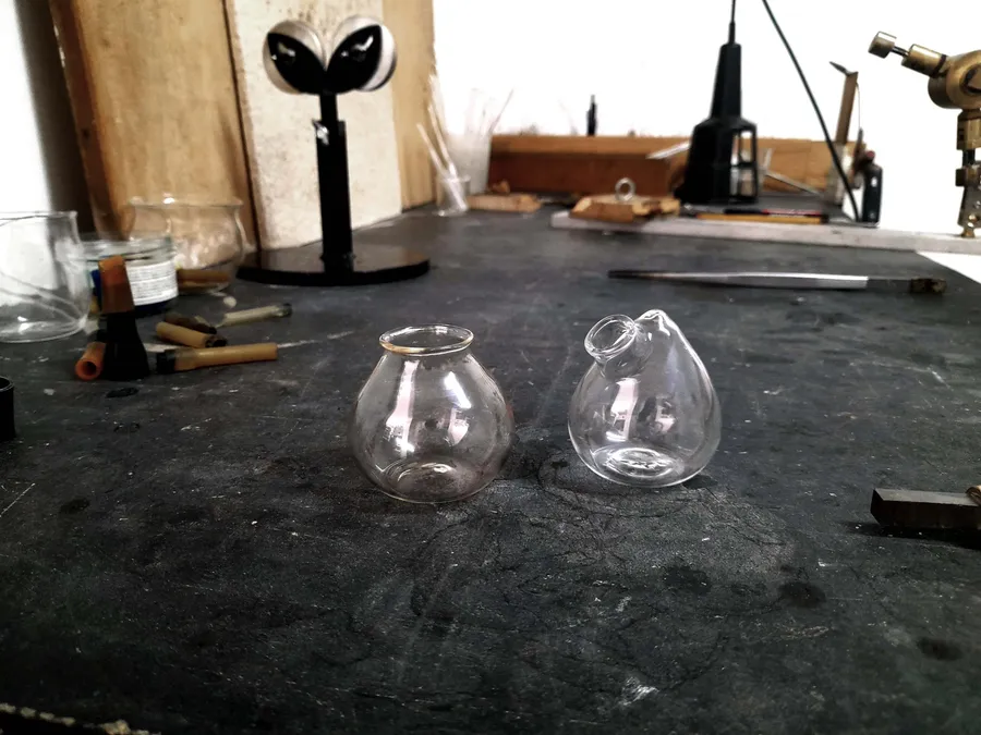 Soufflez votre gobelet en verre ou votre boule décorative au chalumeau avec Pauline - Image n°1 - Wecandoo