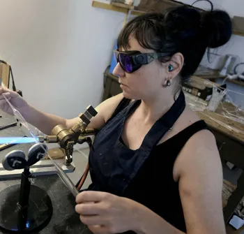 Pauline: Souffleuse de verre au chalumeau in Dijon