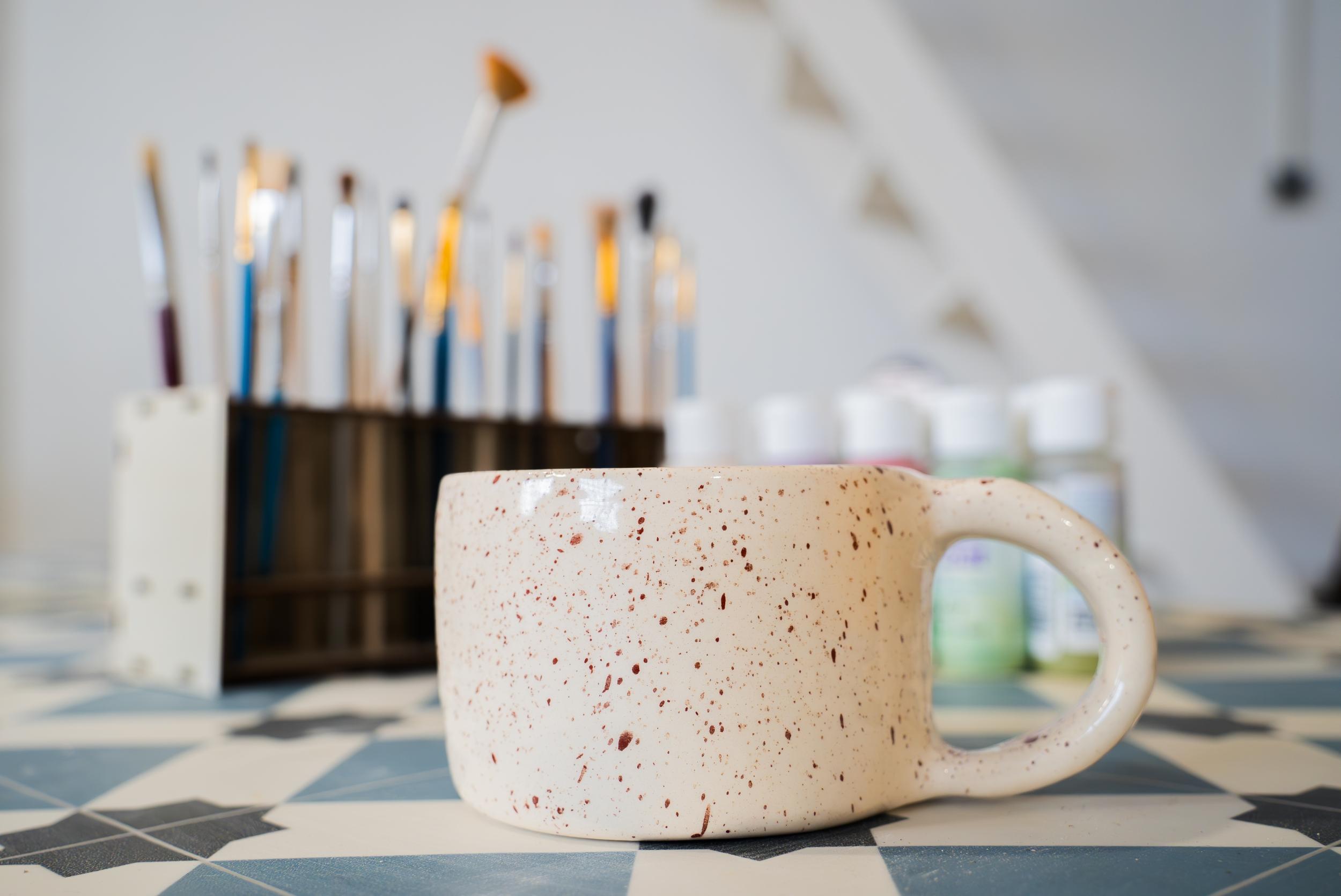Inspirez votre équipe et décorez une pièce en céramique au choix avec Agnès - Image n°6 - Wecandoo