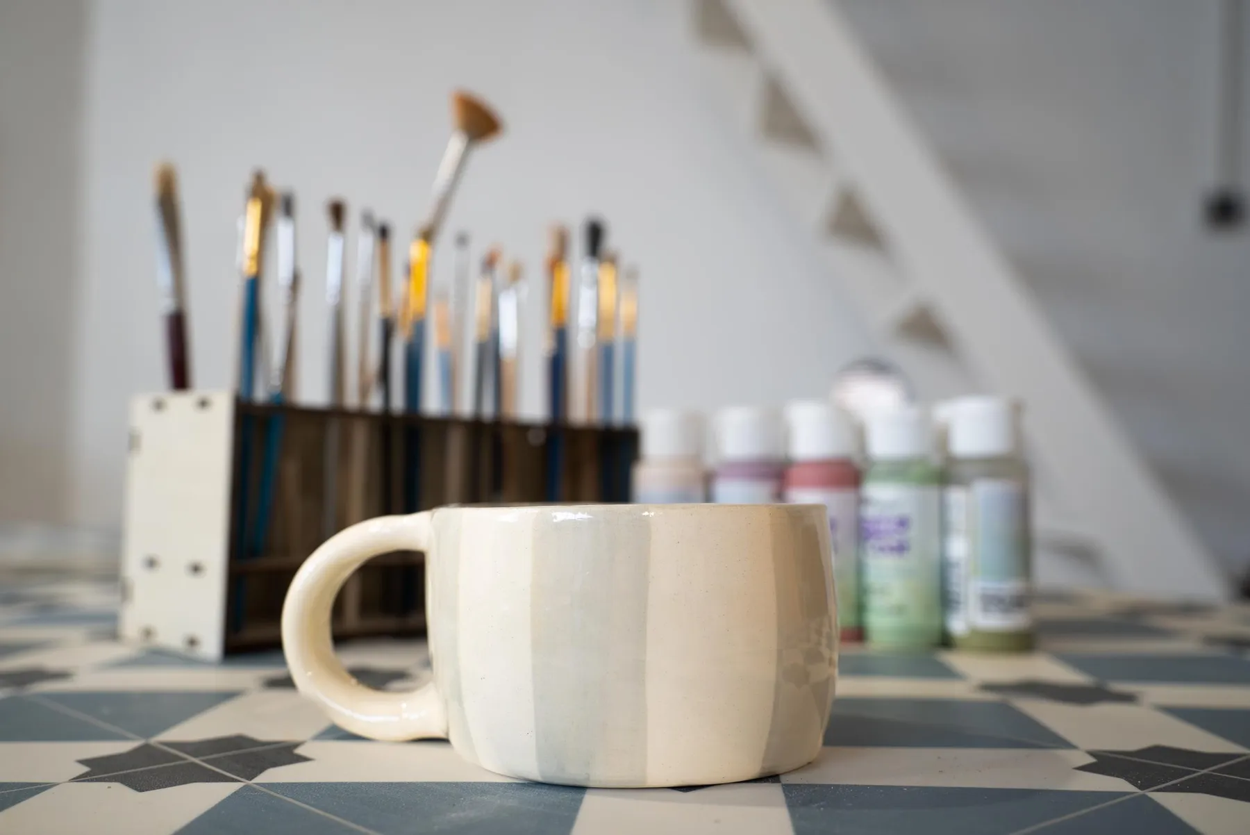 Inspirez votre équipe et décorez une pièce en céramique au choix avec Agnès - Image n°1 - Wecandoo