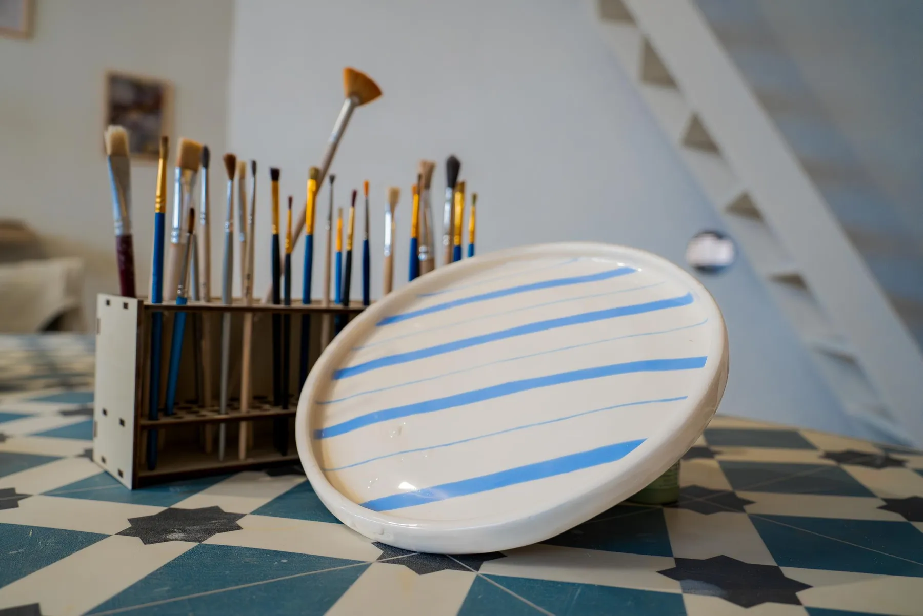 Inspirez votre équipe et décorez une pièce en céramique au choix avec Agnès - Image n°2 - Wecandoo