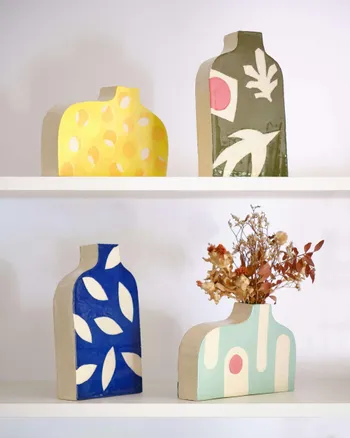 Modelez et décorez votre vase plat