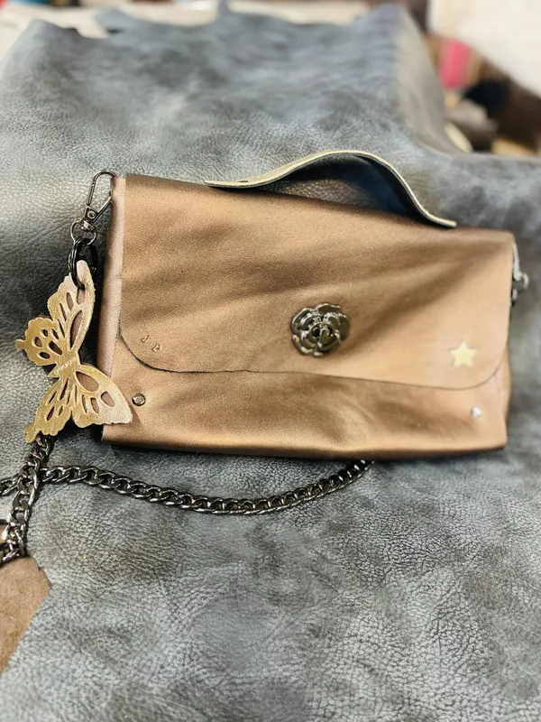 Fabriquez votre petit sac en cuir avec Géraldine - Image n°3 - Wecandoo