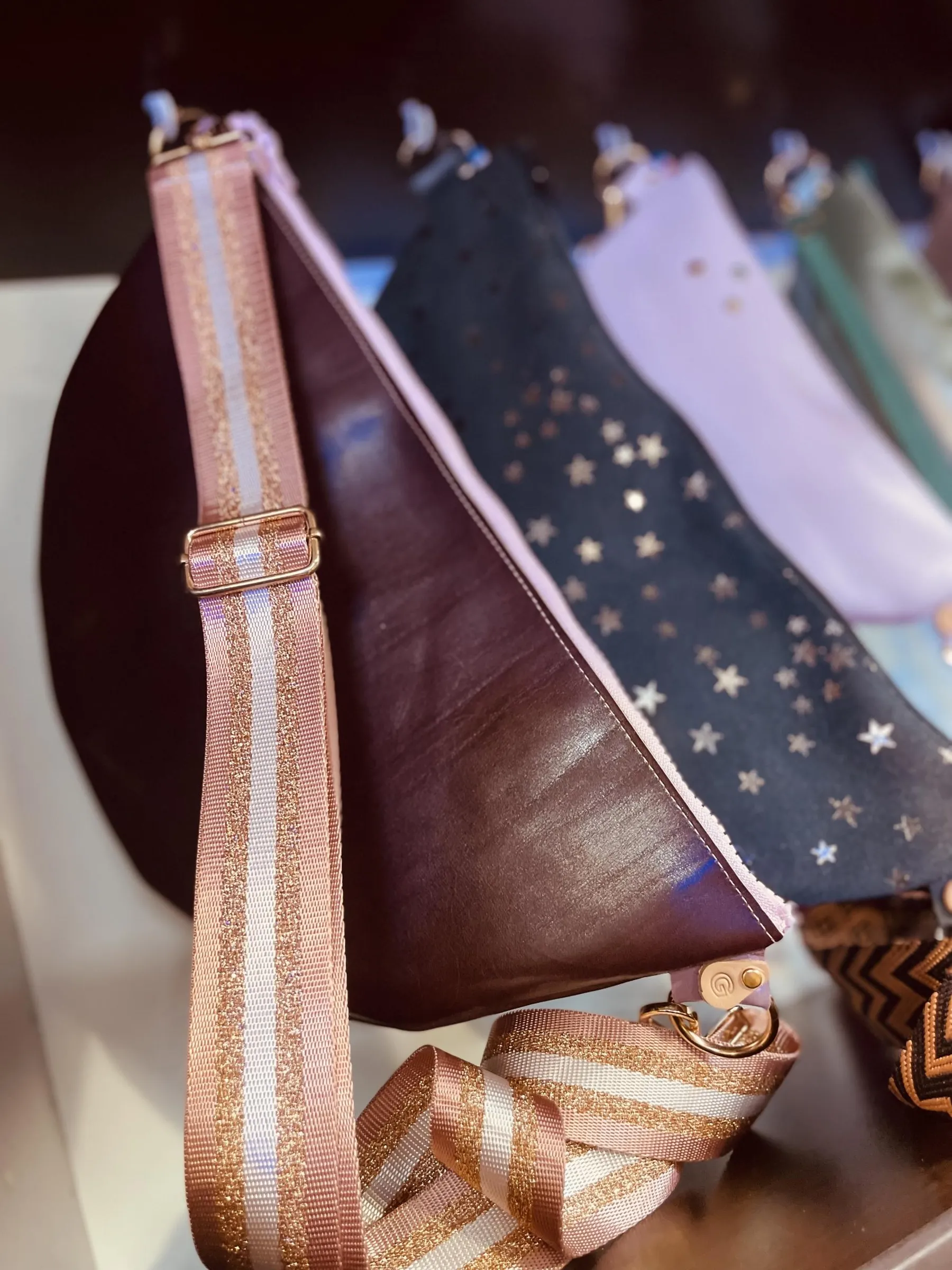 Confectionnez votre sac banane en cuir personnalisé avec Géraldine - Afbeelding nr. 2 - Wecandoo