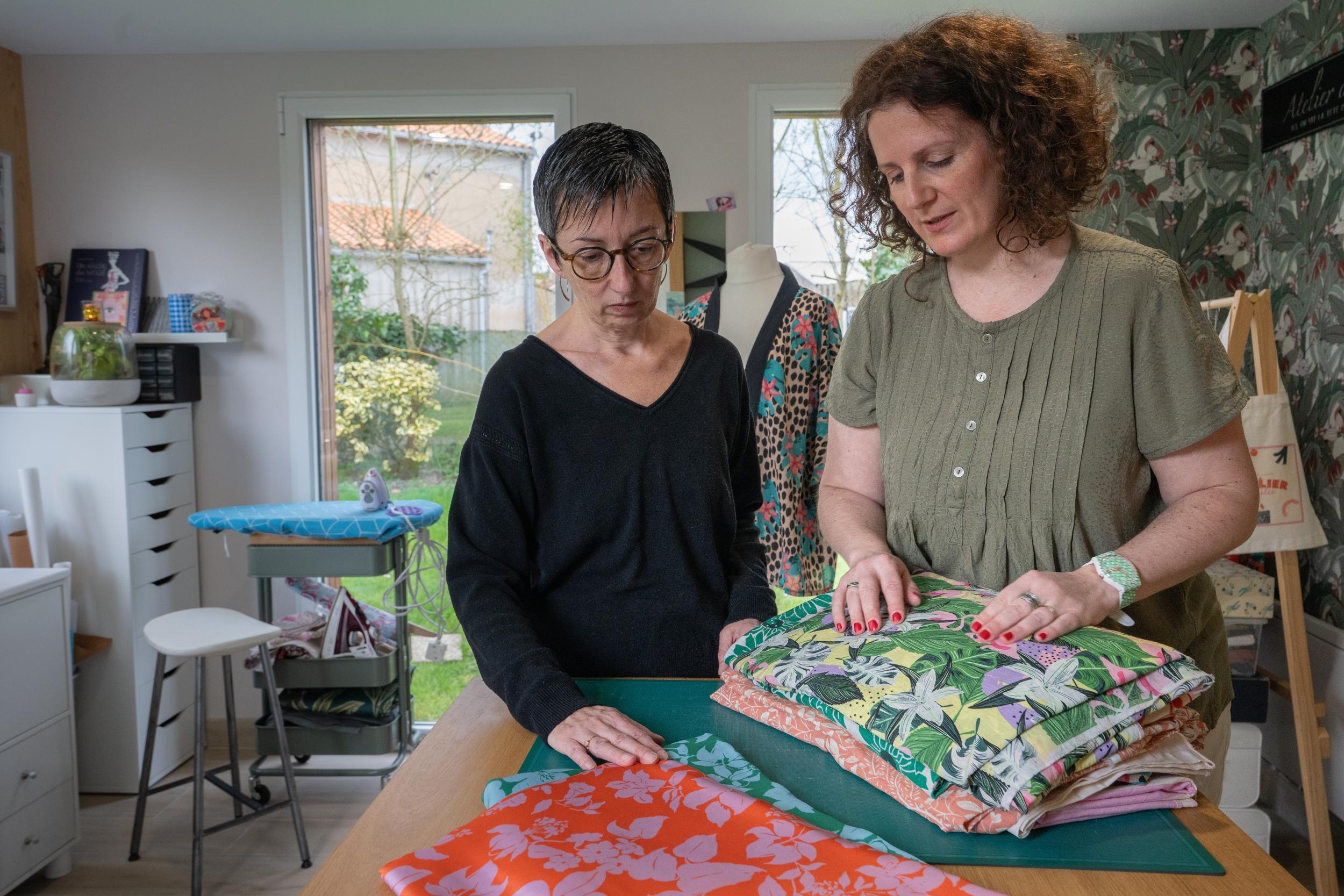 Réalisez vos foulards à pompon en famille accompagnés par Lucile - Image n°6 - Wecandoo