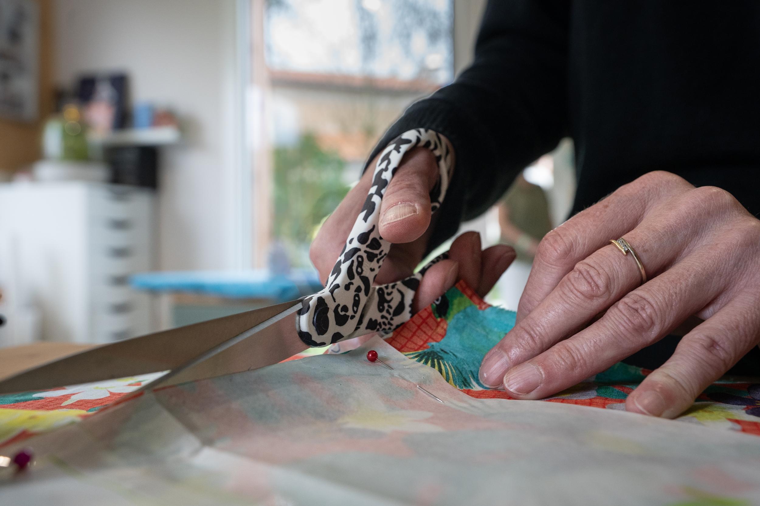 Réalisez vos foulards à pompon en famille accompagnés par Lucile - Image n°2 - Wecandoo
