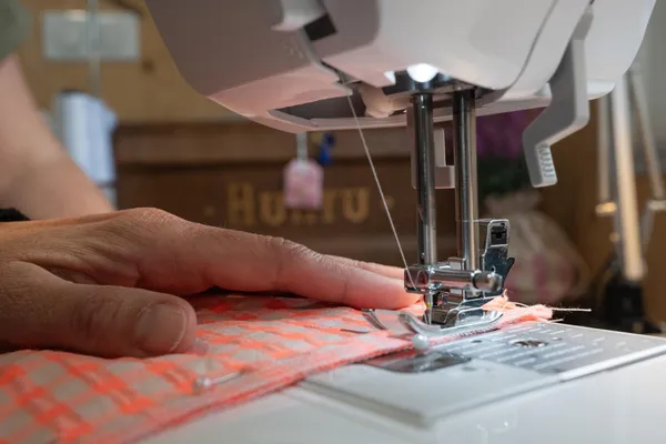 Réalisez vos foulards à pompon en famille accompagnés par Lucile - Image n°5 - Wecandoo