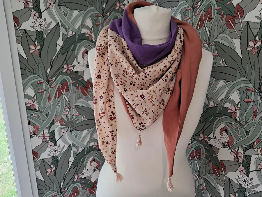 Réalisez vos foulards à pompon en famille accompagnés par Lucile - Image n°1 - Wecandoo