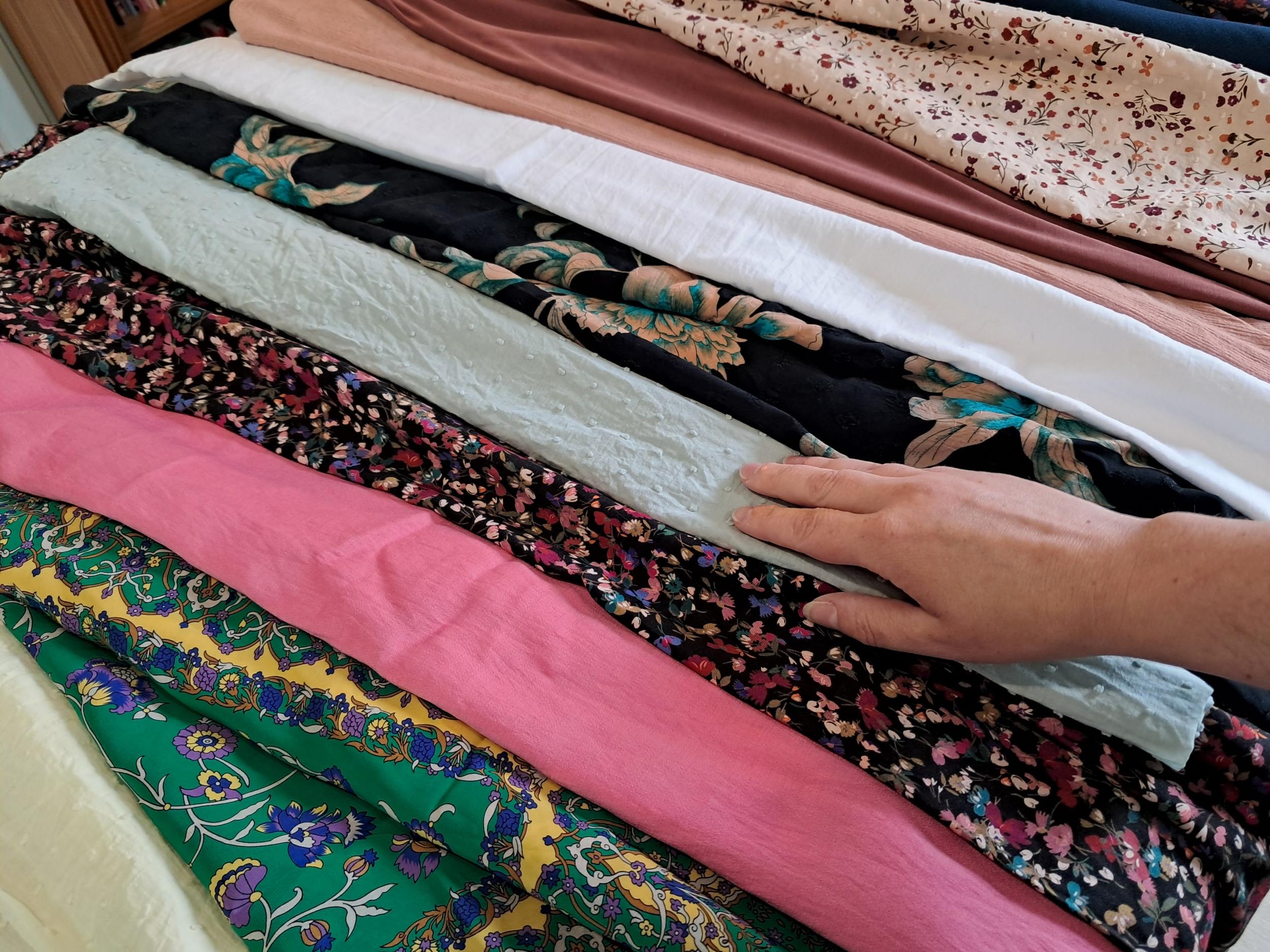 Réalisez vos foulards à pompon en famille accompagnés par Lucile - Image n°7 - Wecandoo