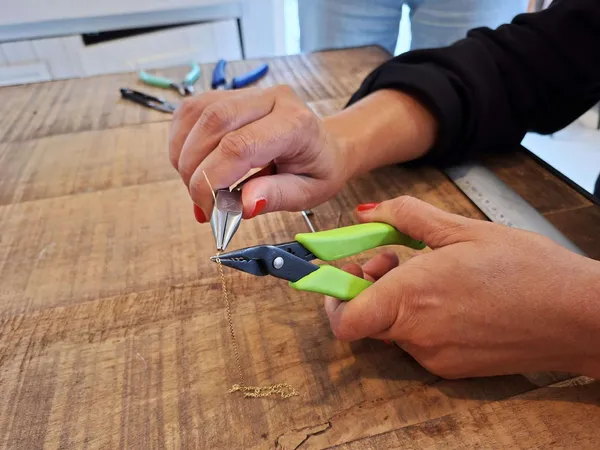 Fabriquez votre collier en pierres naturelles avec Manon - Image n°2 - Wecandoo