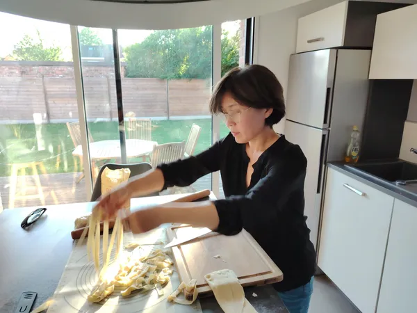 Roulez vos nouilles fraîches traditionnelles chinoises à la main avec Lin - Image n°3 - Wecandoo