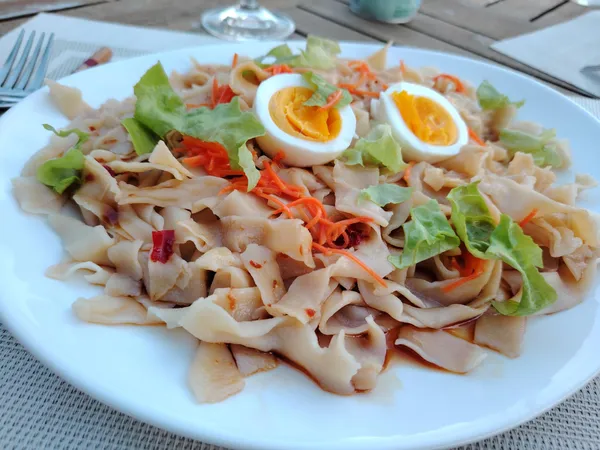 Roulez vos nouilles chinoises à la main