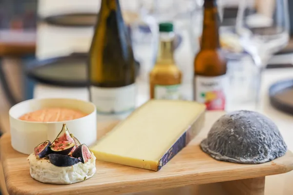 Dégustez six accords "punk" de fromages et boissons