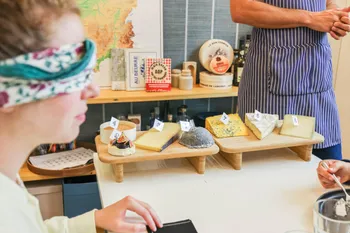 Participer à un blind test fromager en groupe
